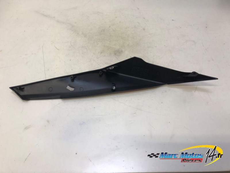 CACHE LATERAL DROIT APRILIA 457 RS 2024