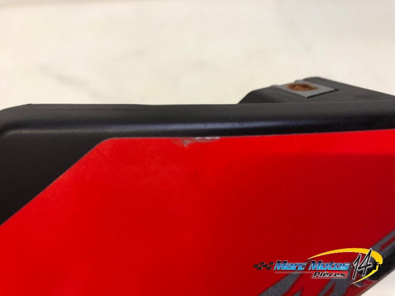 CACHE LATERAL DROIT APRILIA 457 RS 2024