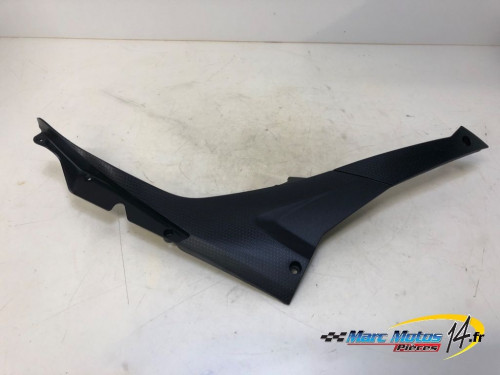 CACHE LATERAL INTERMEDIAIRE DROIT APRILIA 457 RS 2024