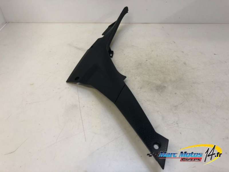 CACHE LATERAL INTERMEDIAIRE DROIT APRILIA 457 RS 2024