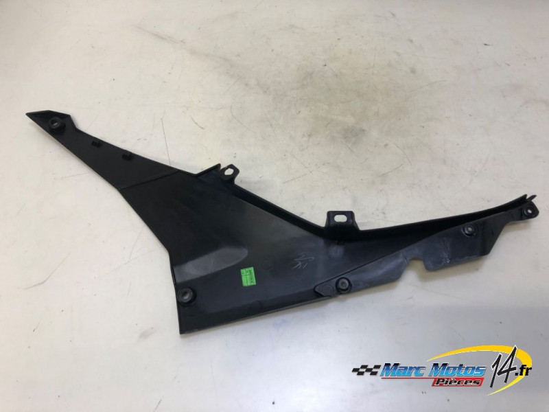 CACHE LATERAL INTERMEDIAIRE DROIT APRILIA 457 RS 2024