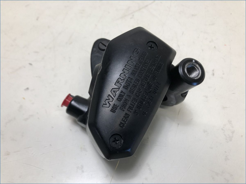 MAITRE CYLINDRE DE FREIN AVANT KAWASAKI Z650 ABS A2 2018