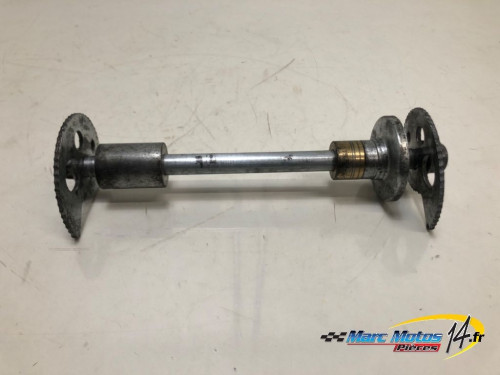 AXE DE ROUE ARRIERE HONDA 125 NX 1997
