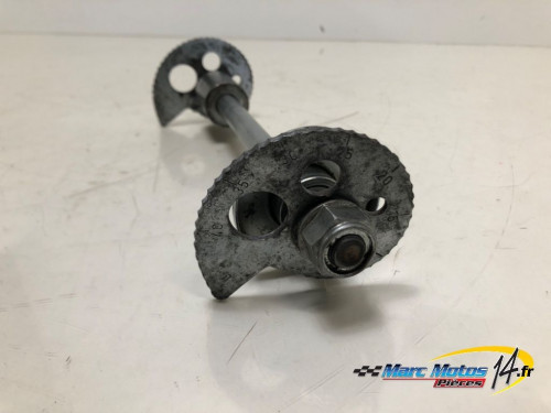 AXE DE ROUE ARRIERE HONDA 125 NX 1997