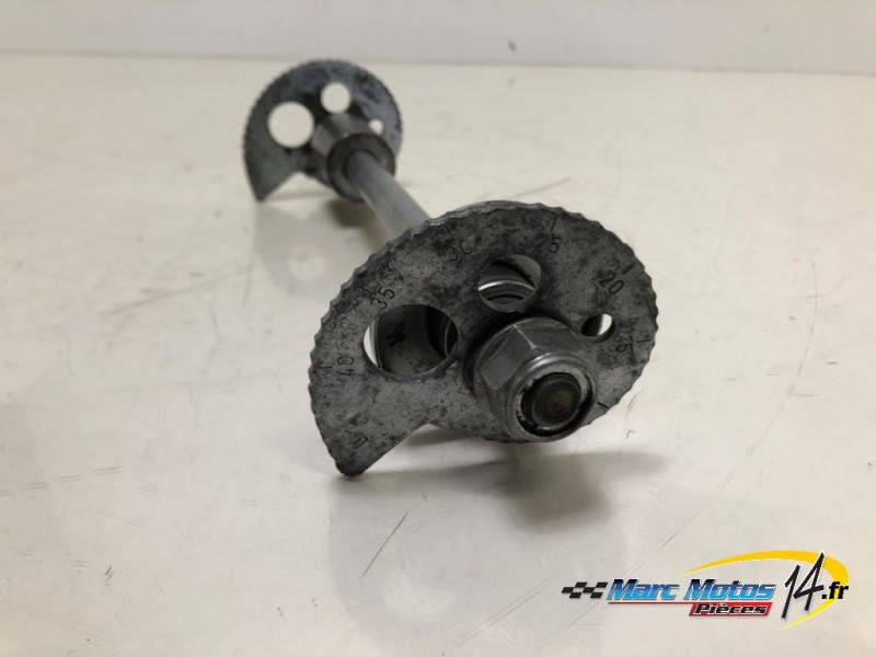 AXE DE ROUE ARRIERE HONDA 125 NX 1997
