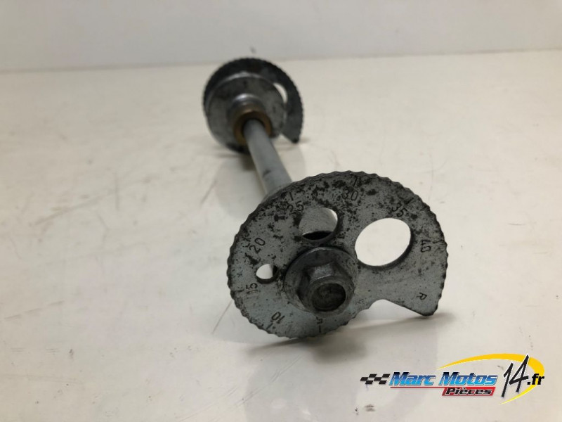 AXE DE ROUE ARRIERE HONDA 125 NX 1997
