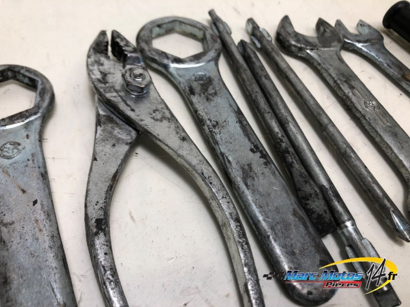 TROUSSE A OUTILS HONDA 125 NX 1997