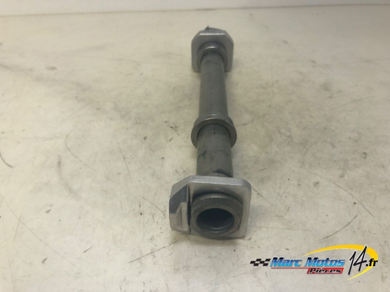 AXE DE ROUE ARRIERE SUZUKI 600 GSXR 2008