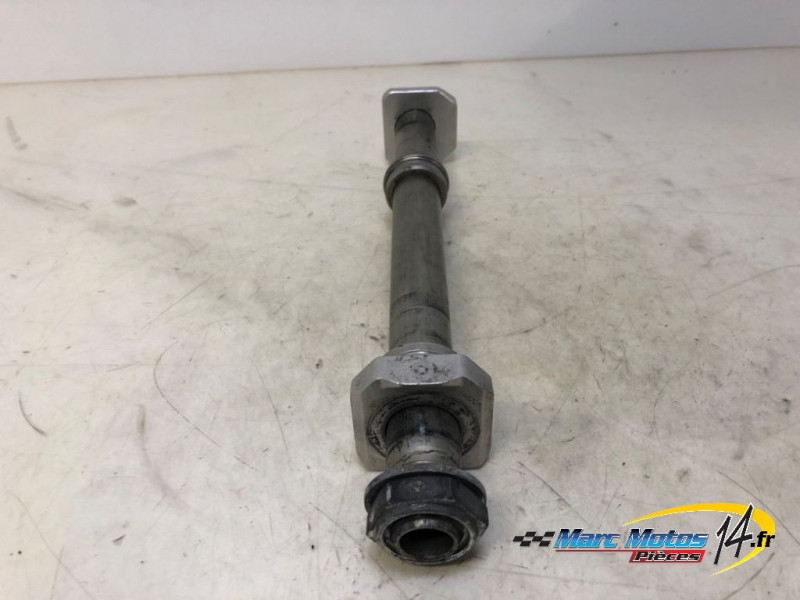 AXE DE ROUE ARRIERE SUZUKI 600 GSXR 2008