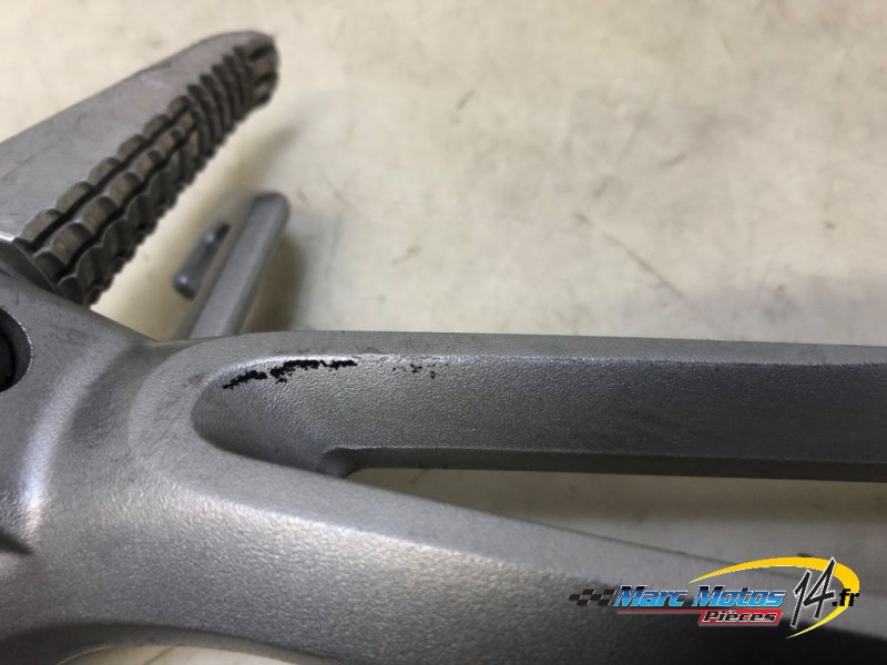 PLATINE ARRIERE DROITE SUZUKI 600 GSXR 2008