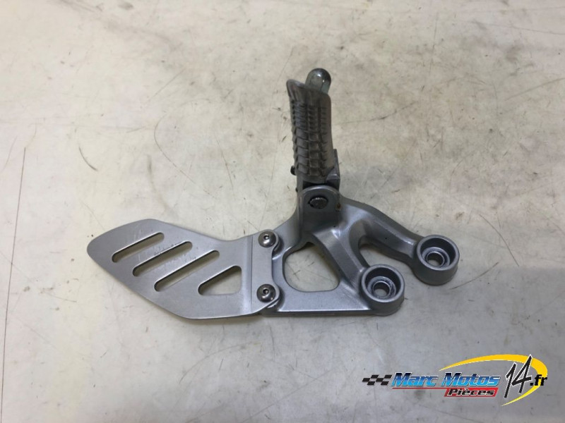 PLATINE AVANT GAUCHE SUZUKI 600 GSXR 2008
