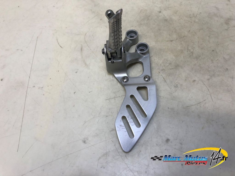 PLATINE AVANT GAUCHE SUZUKI 600 GSXR 2008