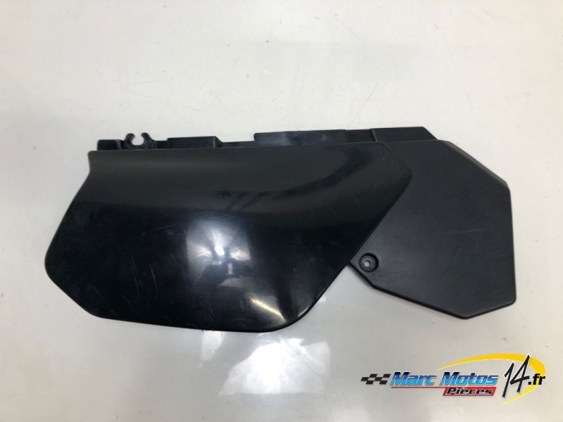 CACHE LATERAL DROIT YAMAHA 125 DTR 1997