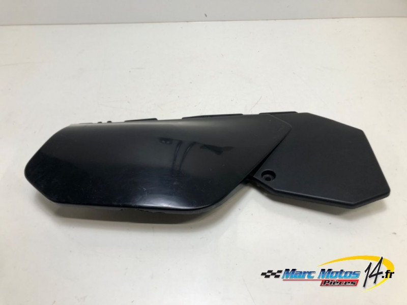 CACHE LATERAL DROIT YAMAHA 125 DTR 1997