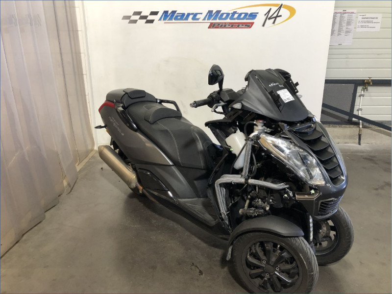 PEUGEOT 400 METROPOLIS BLACK EDITION