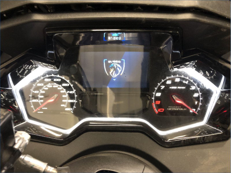 PEUGEOT 400 METROPOLIS 