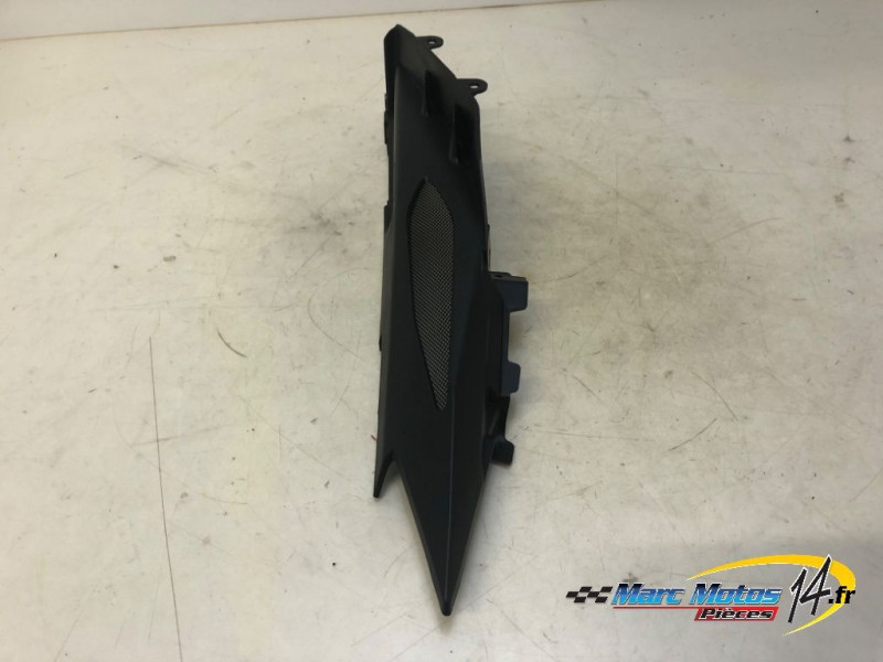 CACHE LATERAL DROIT YAMAHA MT09 ABS 2019