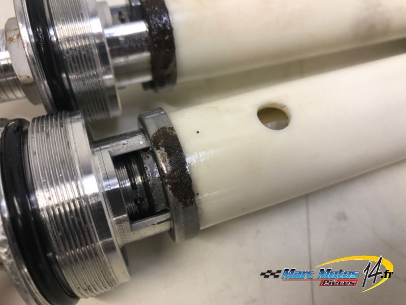 INTERIEUR DE FOURCHE YAMAHA MT09 ABS 2019