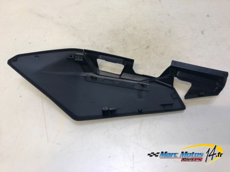 CACHE LATERAL DROIT HONDA 1100 AFRICA TWIN DCT 2020