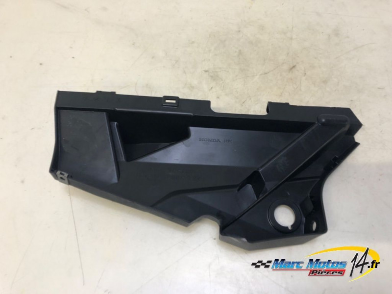CACHE LATERAL INTERMEDIAIRE GAUCHE HONDA 1100 AFRICA TWIN DCT 2020