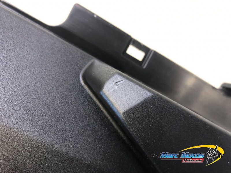 CACHE LATERAL INTERMEDIAIRE GAUCHE HONDA 1100 AFRICA TWIN DCT 2020