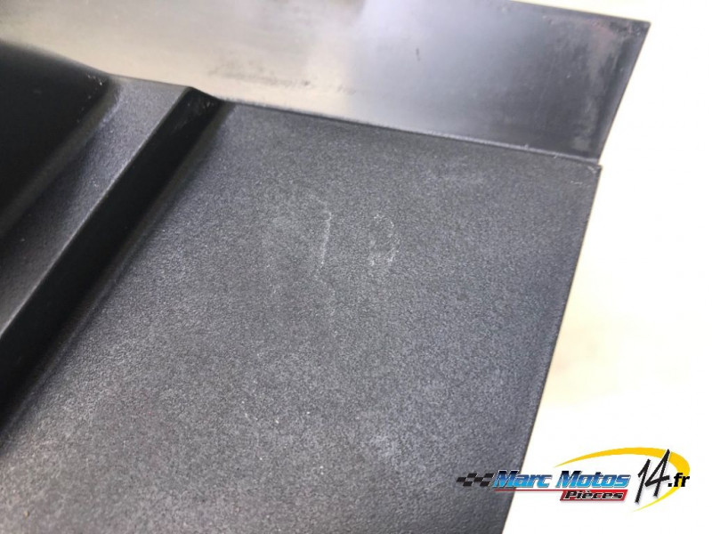 CACHE LATERAL INTERMEDIAIRE GAUCHE HONDA 1100 AFRICA TWIN DCT 2020