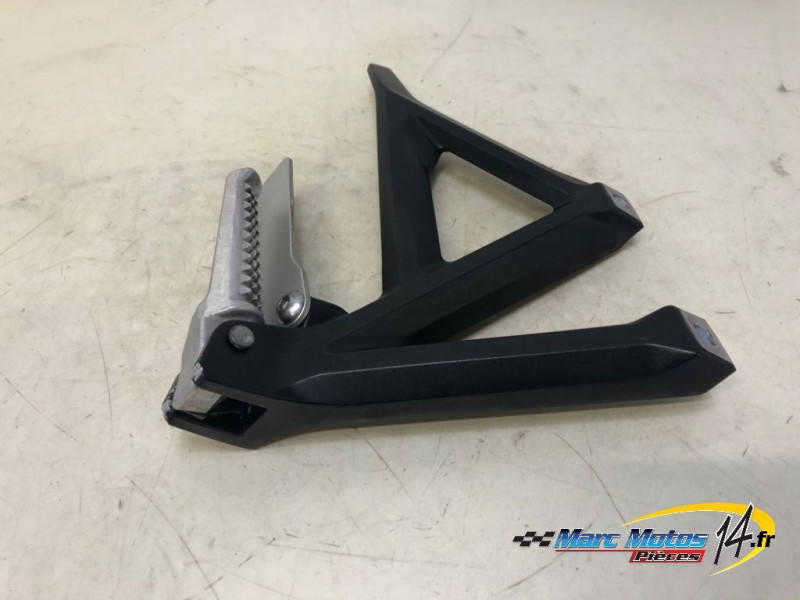 PLATINE ARRIERE DROITE HONDA 1100 AFRICA TWIN DCT 2020