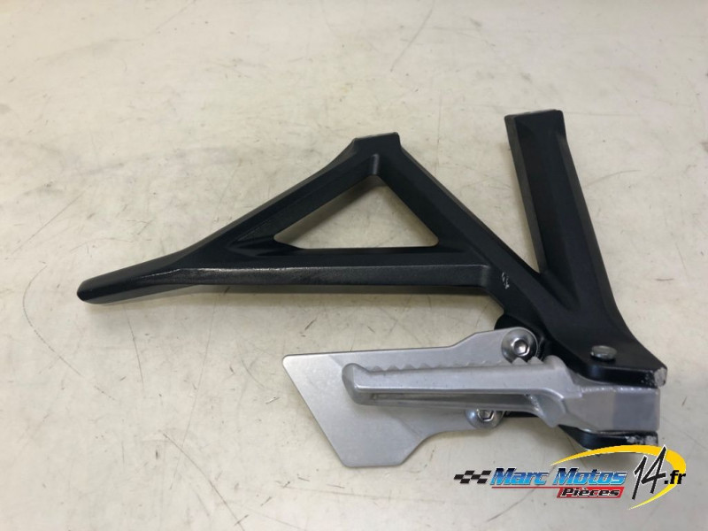 PLATINE ARRIERE DROITE HONDA 1100 AFRICA TWIN DCT 2020