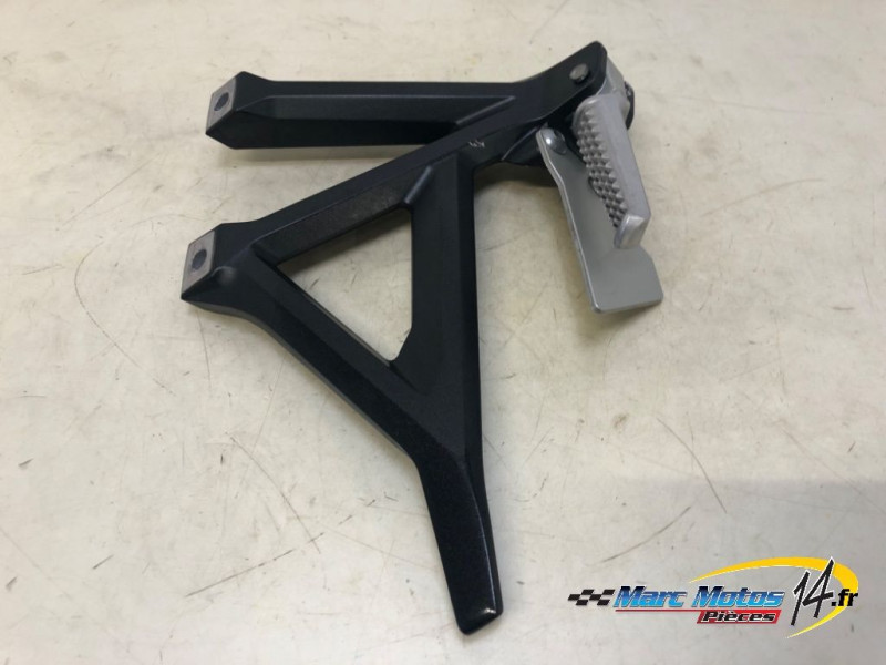 PLATINE ARRIERE DROITE HONDA 1100 AFRICA TWIN DCT 2020