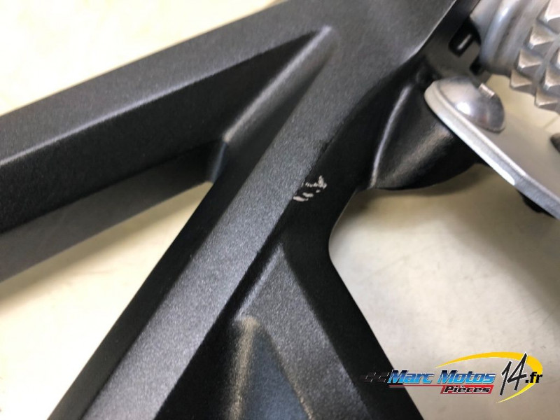 PLATINE ARRIERE DROITE HONDA 1100 AFRICA TWIN DCT 2020