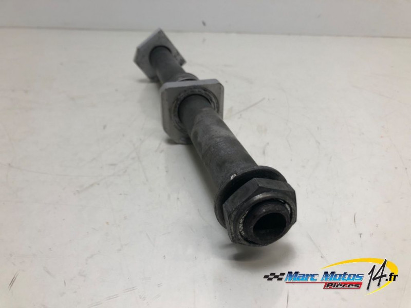AXE DE ROUE ARRIERE SUZUKI 1000 GSXR 2004