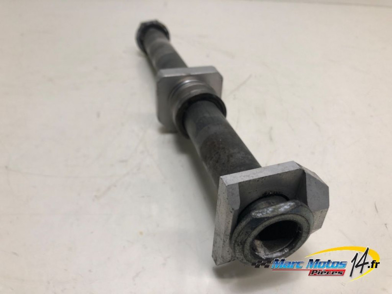 AXE DE ROUE ARRIERE SUZUKI 1000 GSXR 2004