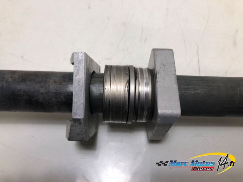 AXE DE ROUE ARRIERE SUZUKI 1000 GSXR 2004