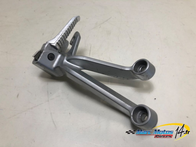 PLATINE ARRIERE DROITE SUZUKI 1000 GSXR 2004