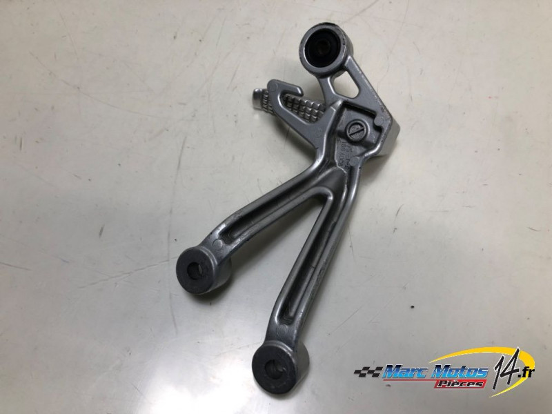 PLATINE ARRIERE DROITE SUZUKI 1000 GSXR 2004