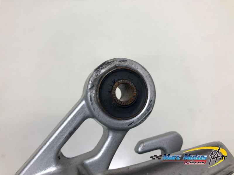 PLATINE ARRIERE DROITE SUZUKI 1000 GSXR 2004