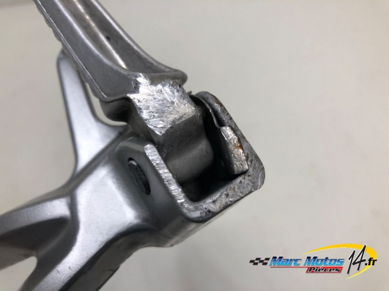 PLATINE ARRIERE GAUCHE SUZUKI 1000 GSXR 2004