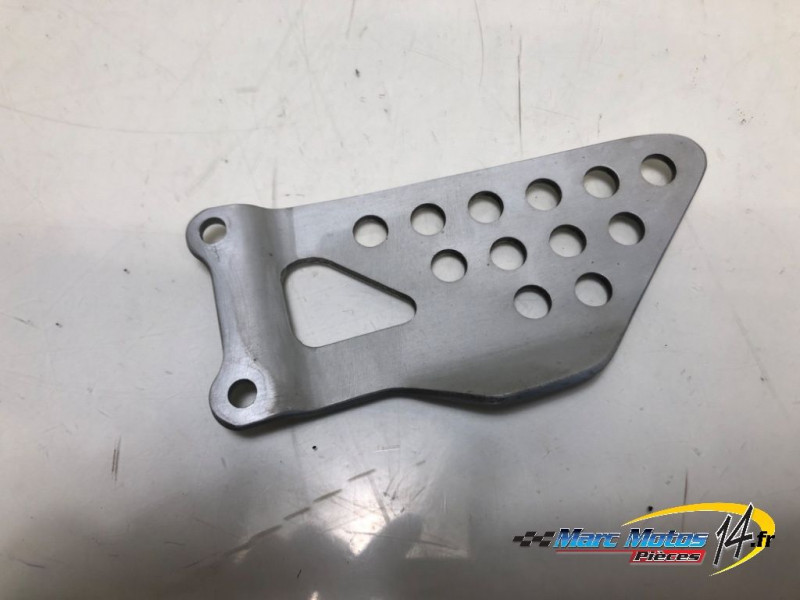 PLATINE AVANT DROITE SUZUKI 1000 GSXR 2004