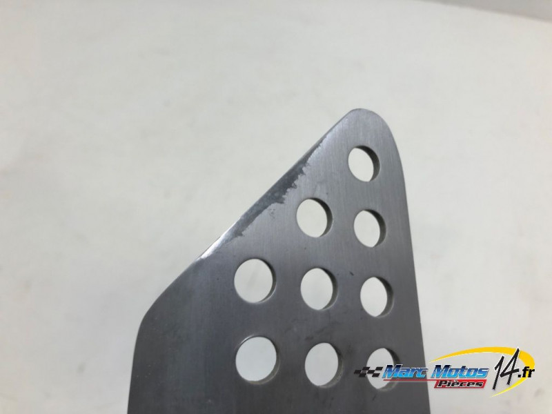 PLATINE AVANT DROITE SUZUKI 1000 GSXR 2004