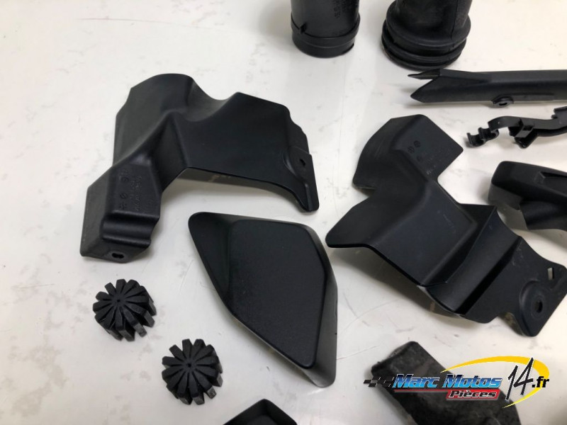 PLASTIQUES ET CAOUTCHOUCS DIVERS BMW R1200R 2017