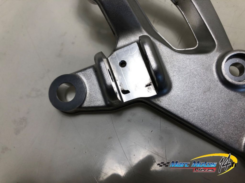 PLATINE AVANT DROITE BMW R1200R 2017