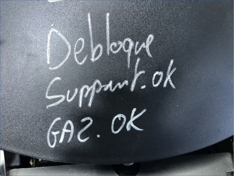 PEUGEOT 400 METROPOLIS BLACK EDITION