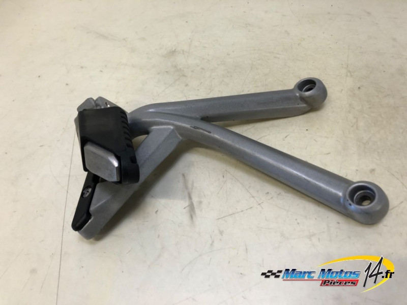 PLATINE ARRIERE GAUCHE TRIUMPH 1200 TIGER EXPLORER 2013