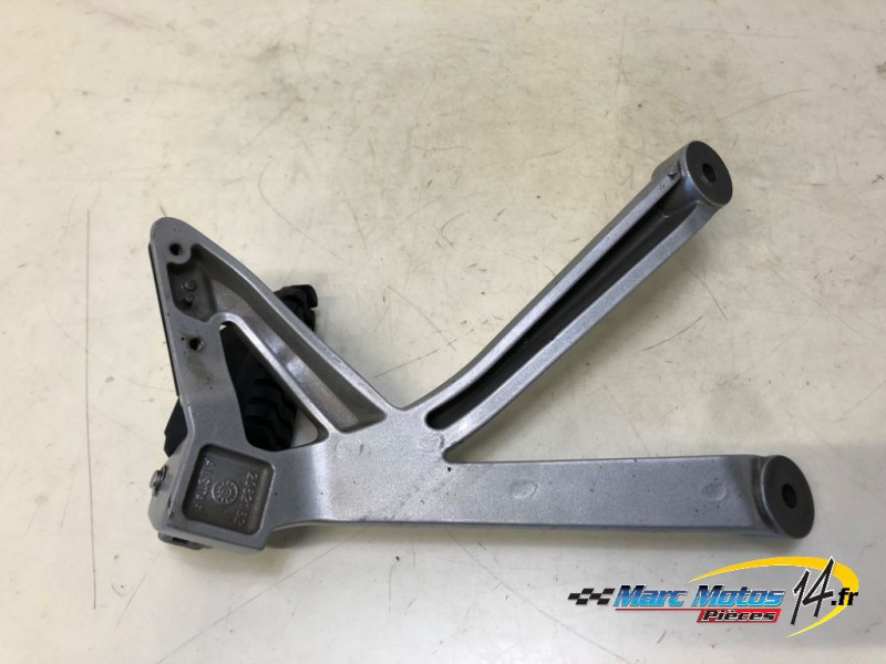 PLATINE ARRIERE GAUCHE TRIUMPH 1200 TIGER EXPLORER 2013