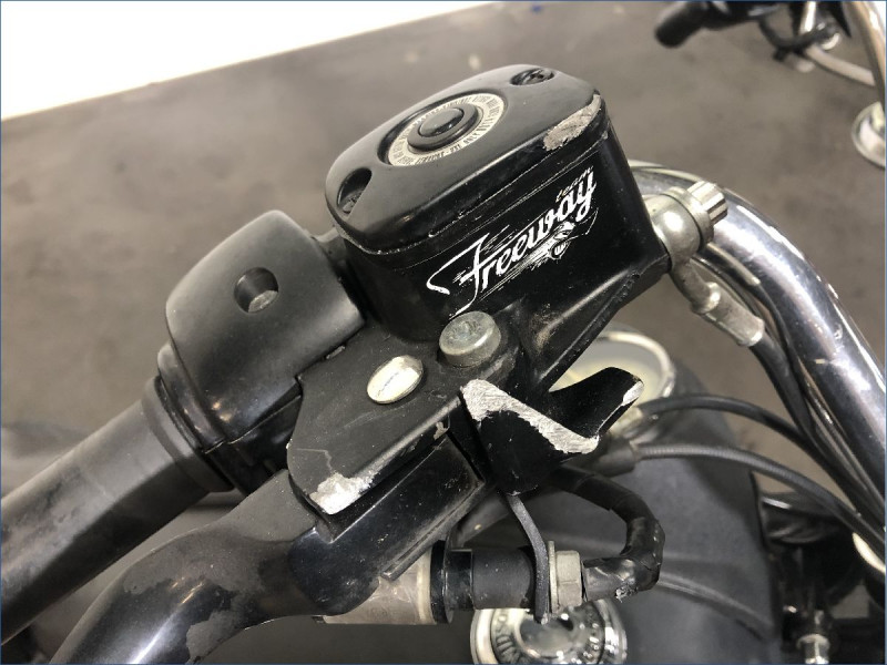 HARLEY-DAVIDSON 1584 DYNA STREET BOB 