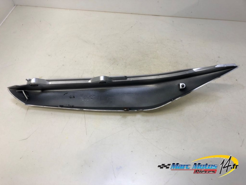 CACHE LATERAL GAUCHE KAWASAKI ER6 F 2006