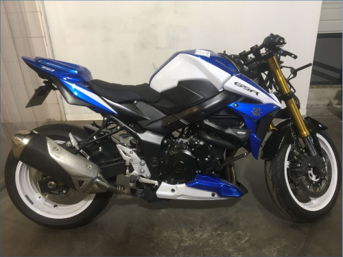 SUZUKI 750 GSR 
