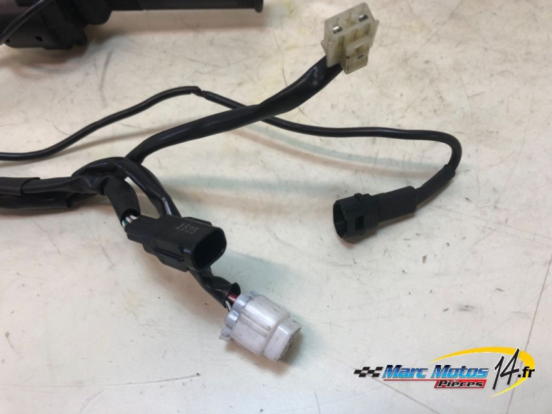 COMMODO DROIT YAMAHA MT09 SP 2021