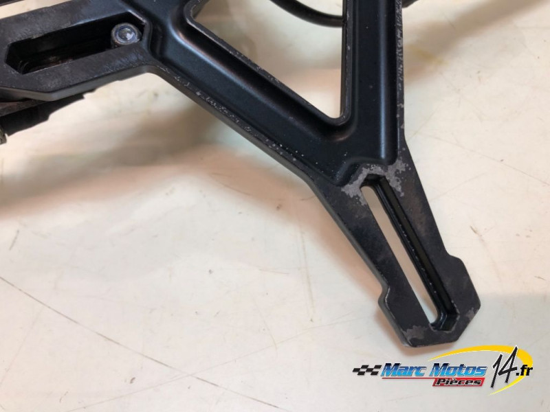 SUPPORT DE PLAQUE YAMAHA MT09 SP 2021