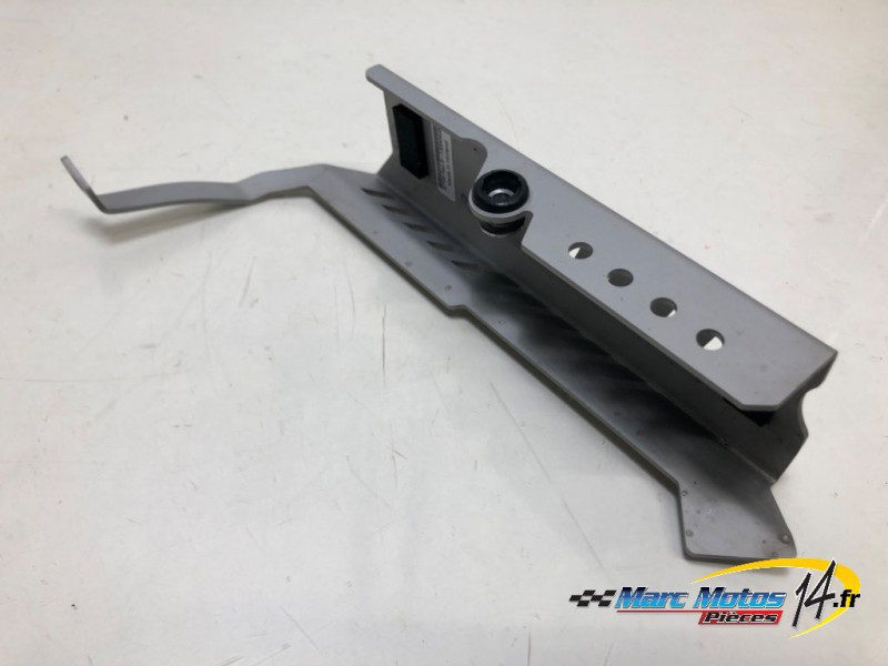 ECOPE DE RADIATEUR DROITE YAMAHA MT09 2013